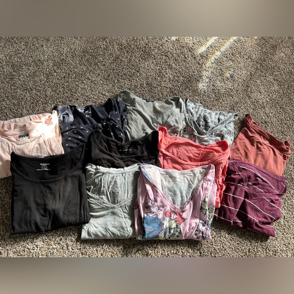 Maternity Shirt Lot - Picture 2 of 2